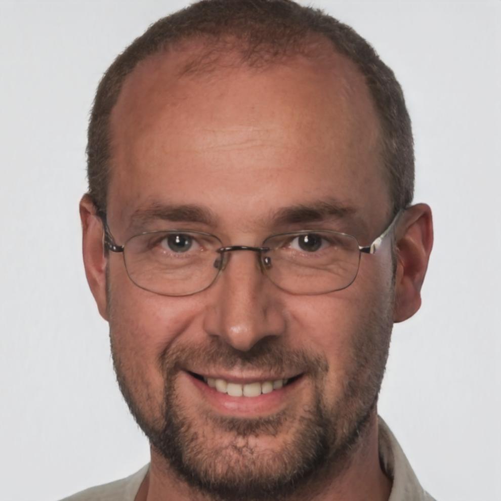 Carlos Mendoza, instructor principal